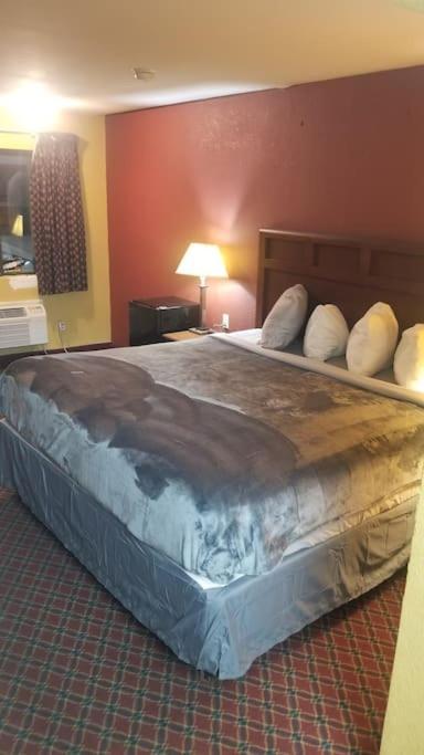 Hotel 2 Queens Hotel Room 228 Wi-Fi Booking ستيلووتر المظهر الخارجي الصورة